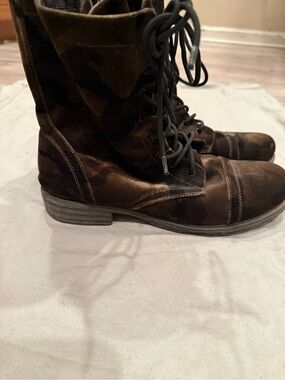 Volatile Women's Brown Camouflage Lace-Up Ankle Boots